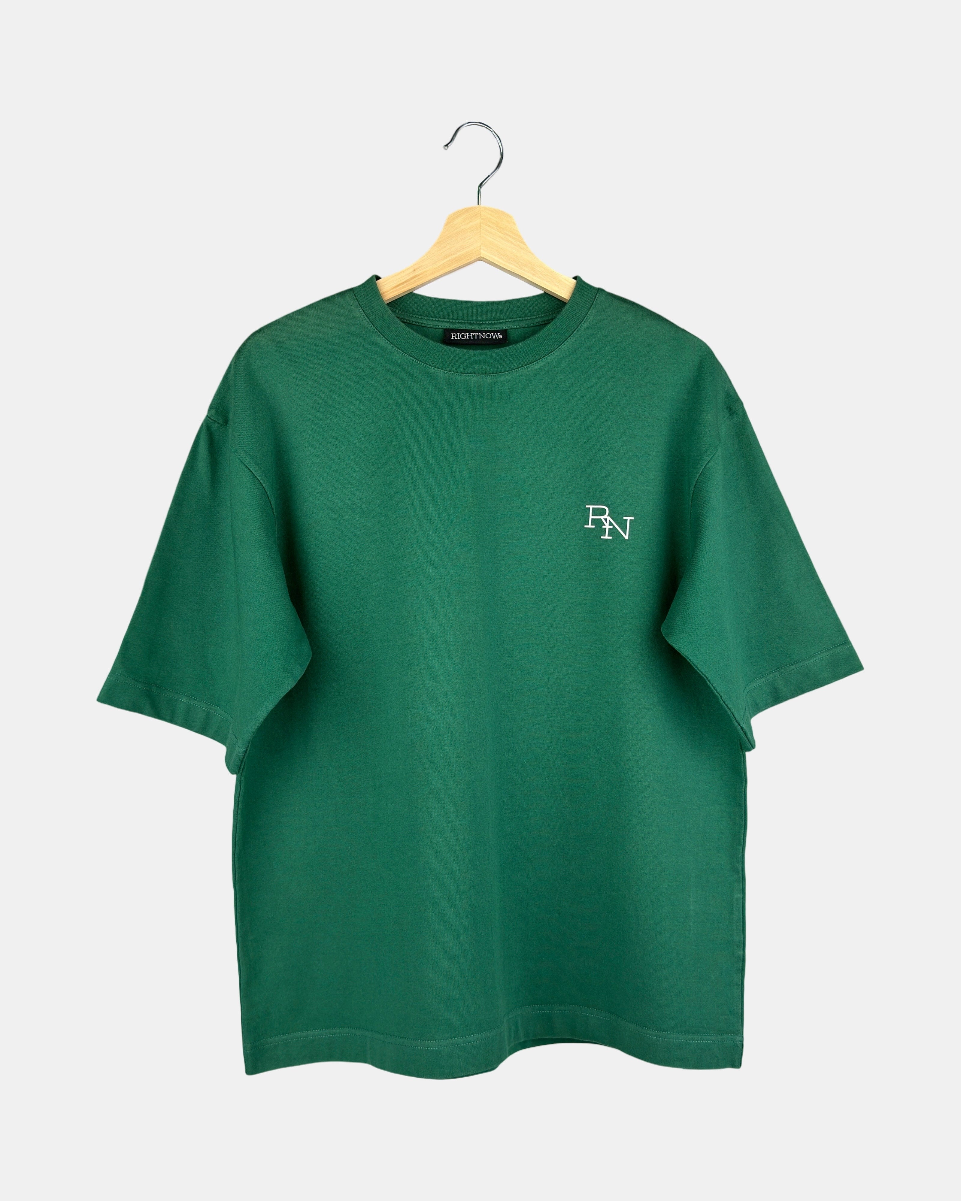 Unisex Moment oversized t-shirt in premium cotton with a natural green design and an RN logo printed on the chest, below the butterfly-knitted crewneck collar.
